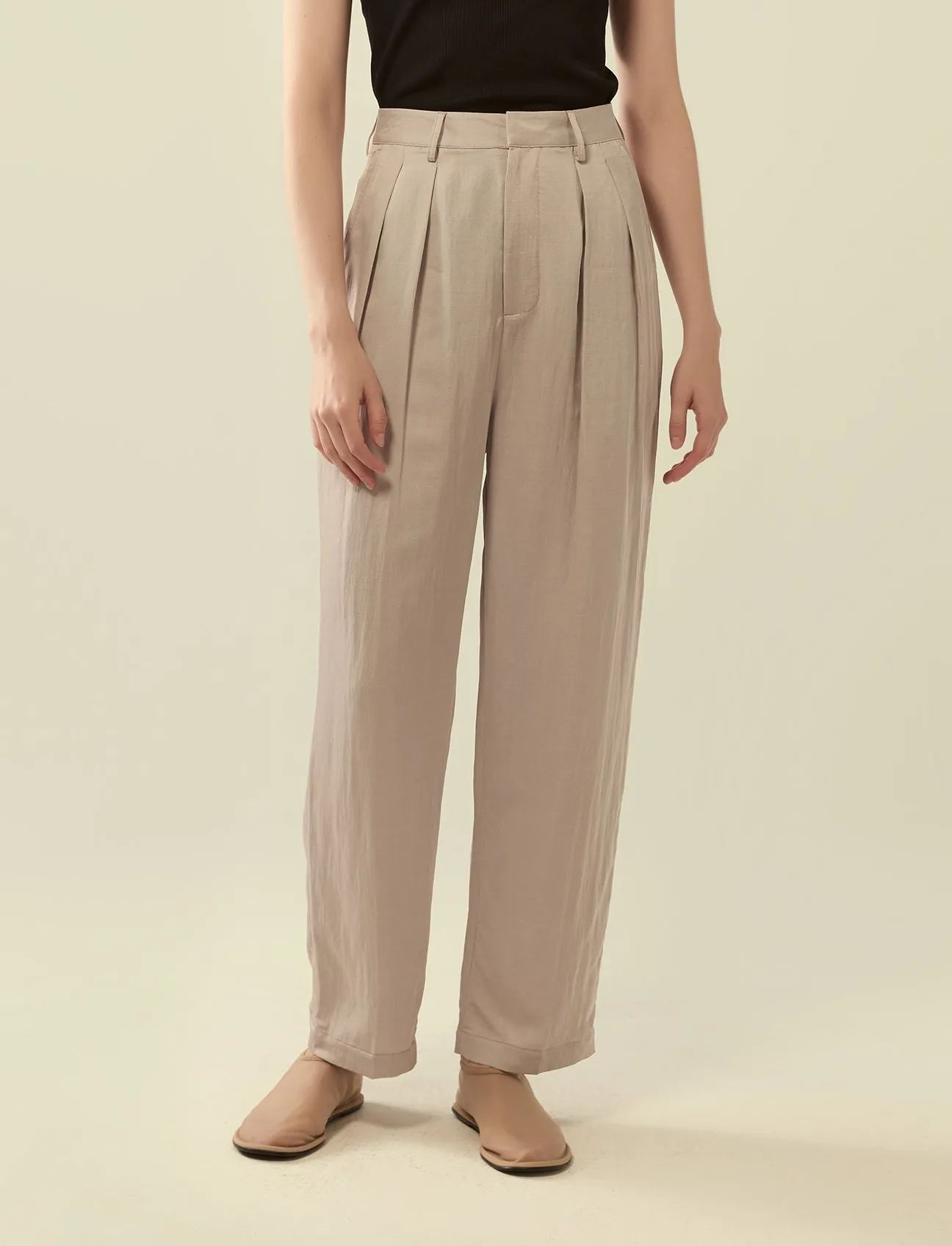 relaxed fit pleated trousers