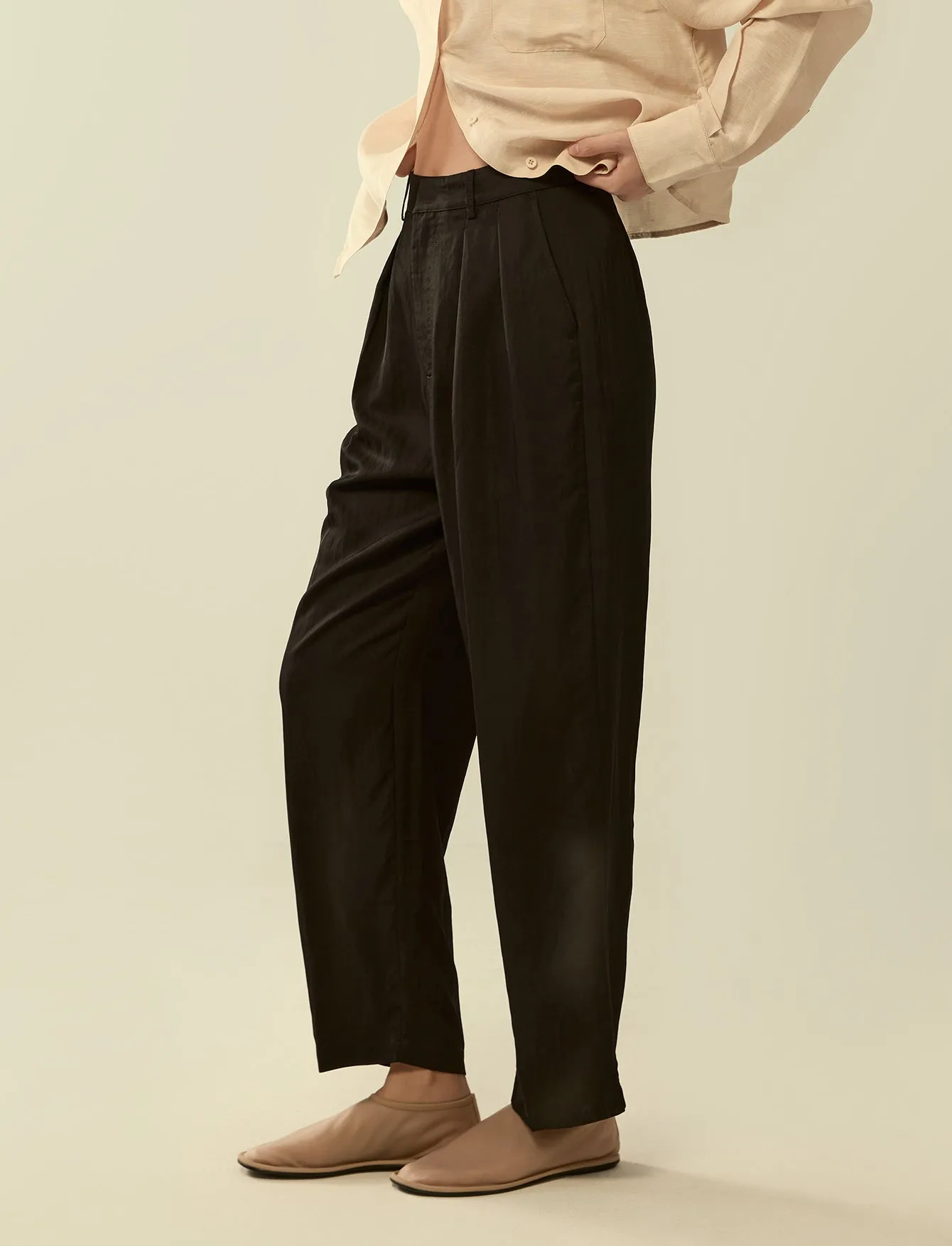 relaxed fit pleated trousers