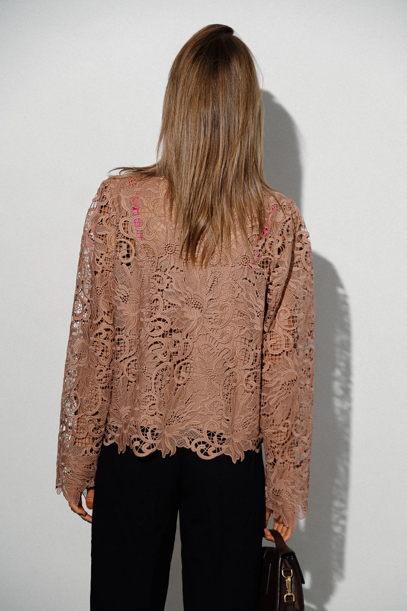 Viboe LS high neck lace top mocha mousse