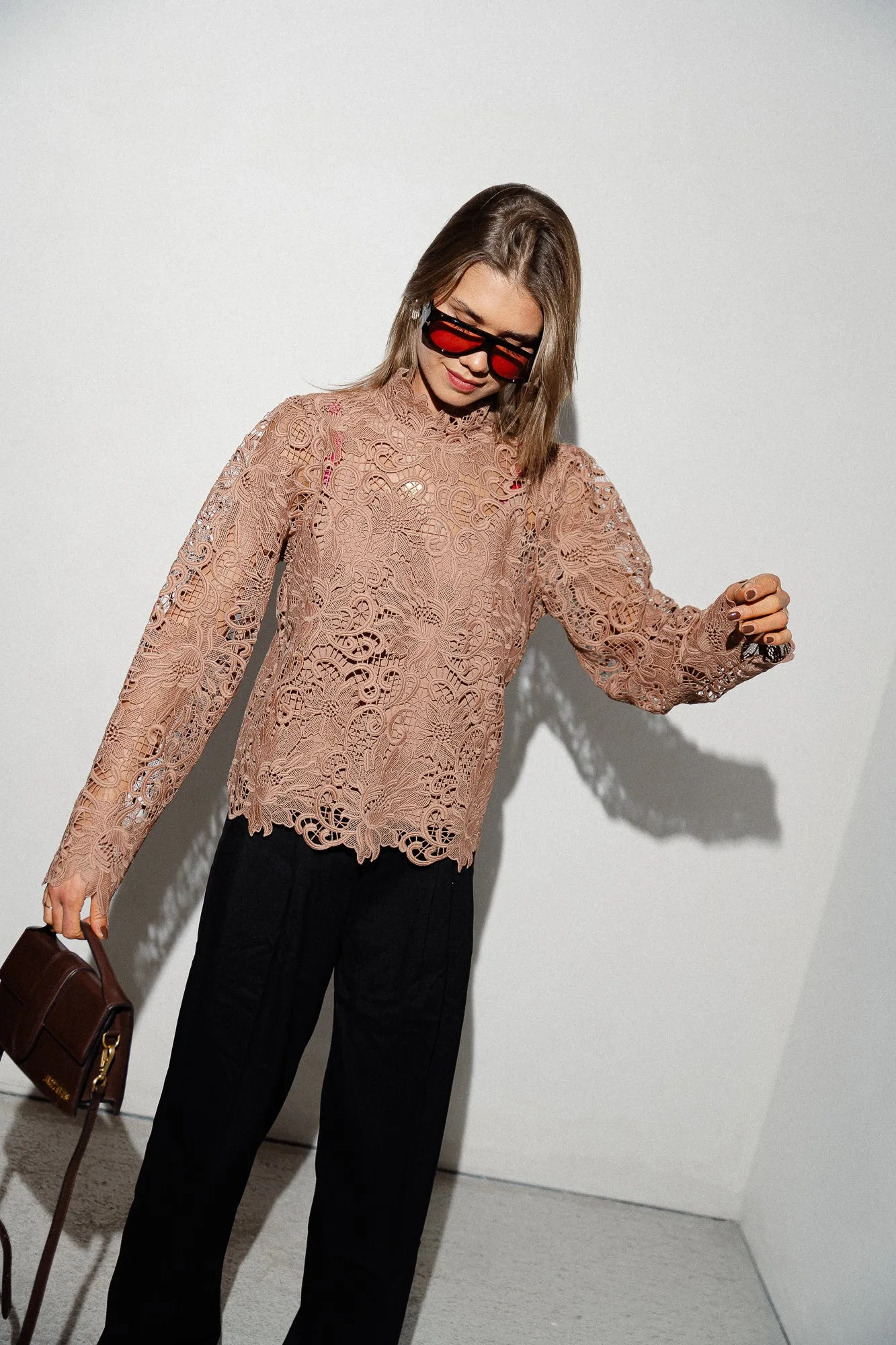 Viboe LS high neck lace top mocha mousse